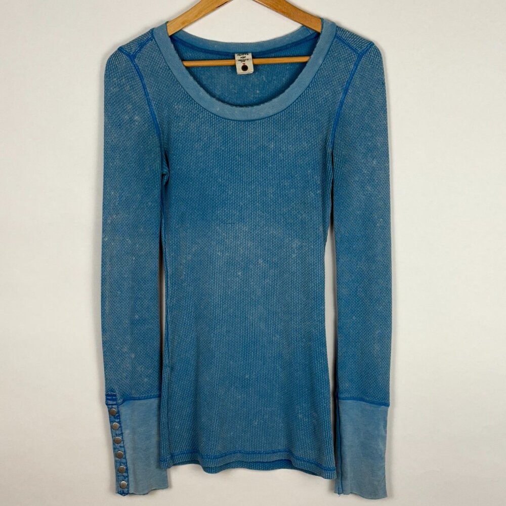 FREE PEOPLE long sleeved thermal shirt. Ladies size Medium. Carolina Blue